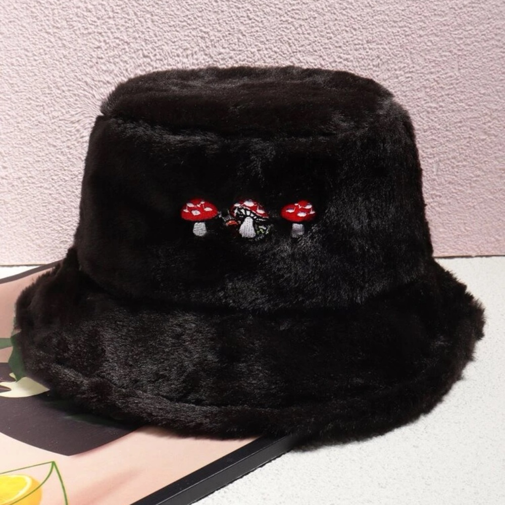 SHEIN Bucket Hat